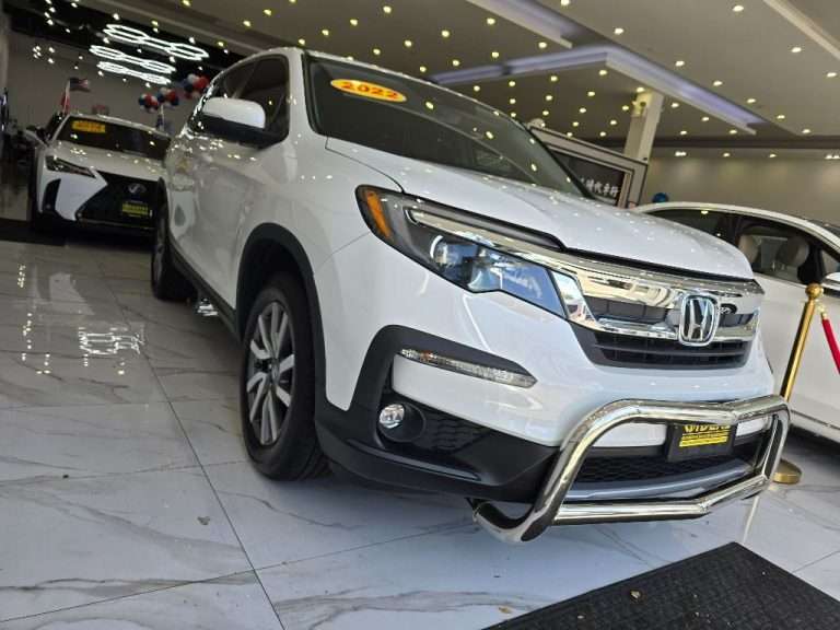 Pre-owned Honda SUV at Ideal Auto Bensonhurst, a leading car dealership in Brooklyn.